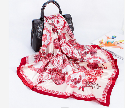 Pañuelo de Seda Estampado Digital Cuadrado - Image 3