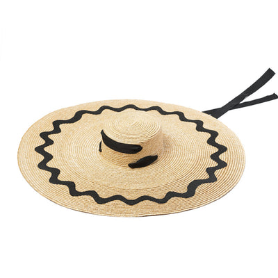Gorra con Ala Ancha y Parche Ondulado - Image 4