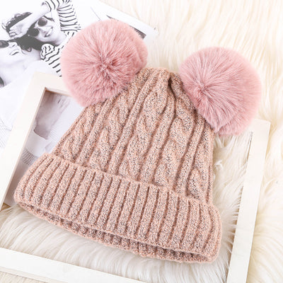Gorro Cálido para Mujer con Doble Pelota de Piel y Personalización - Image 3