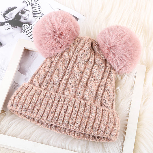 Gorro Cálido para Mujer con Doble Pelota de Piel y Personalización - Image 3