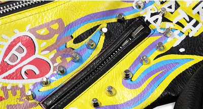 Chaqueta de Cuero para Motocicleta con Remaches Graffiti para Mujer - Image 18