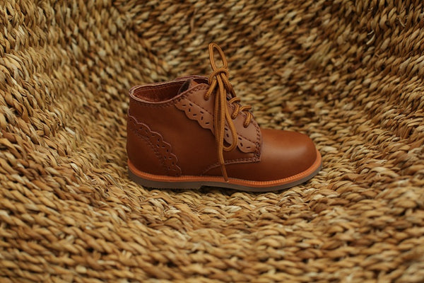 Botas de Cuero Grabado para Niña con Cordones - Cálidas y Antideslizantes