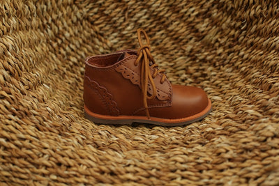 Botas de Cuero Grabado para Niña con Cordones - Cálidas y Antideslizantes - Image 2
