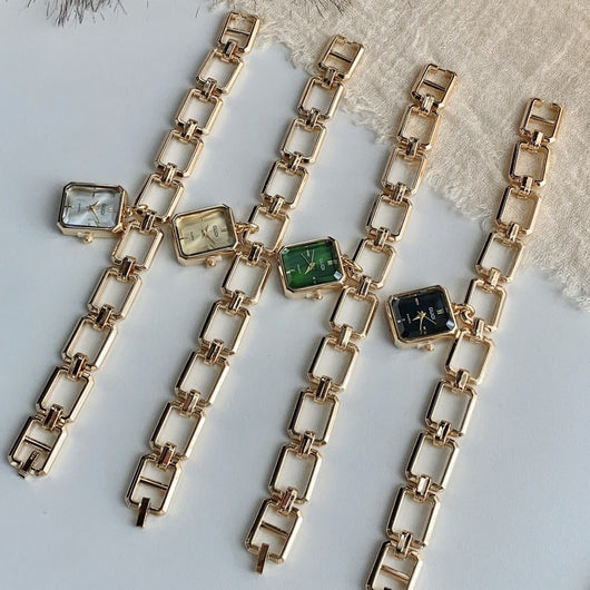 Reloj Cuadrado Elegante para Mujer con Dije y Pulsera Decorativa - Image 14