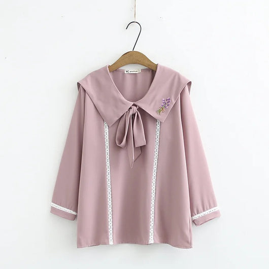 Blusa Talla Grande con Cuello Marino y Bordado Lavanda - Image 3
