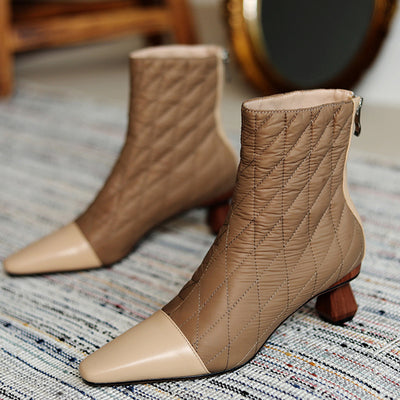 Botas Cortas con Tacón Grueso y Detalles a Juego