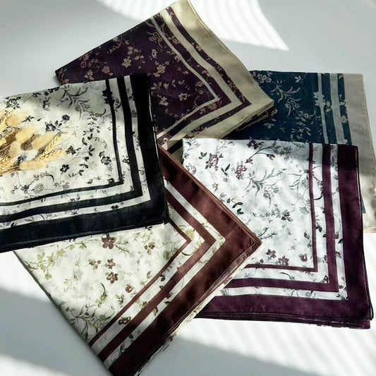 Pañuelo Estampado con Flores Pequeñas - Diseño Clásico