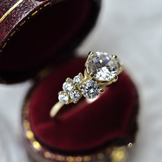 Anillo de Diamante Brillante con Zirconia de Plata para Mujer - Image 4