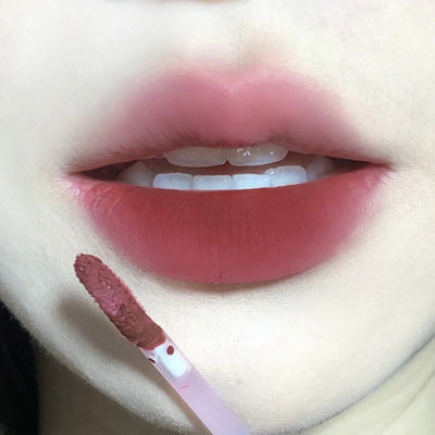 Labial Mate Velvet Tubo Plateado - Tono Leche Té Baja Saturación - Image 10