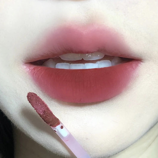 Labial Mate Velvet Tubo Plateado - Tono Leche Té Baja Saturación - Image 10