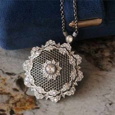 Collar Vintage de Plata Esterlina con Baño de Oro y Flor Delicada - Image 4