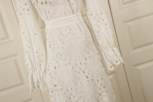 Vestido Cuello Alto en Encaje de Manga Larga - Image 4