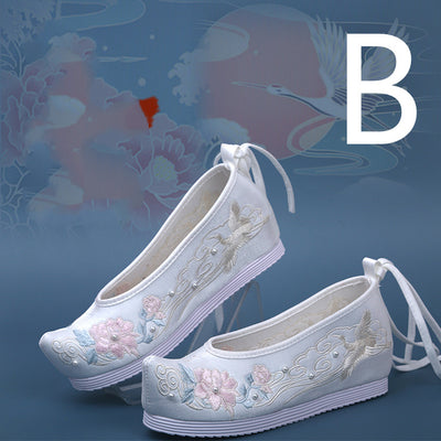 Zapatos Hanfu Bordados con Tacón Cuña y Adornos de Cuentas - Image 8