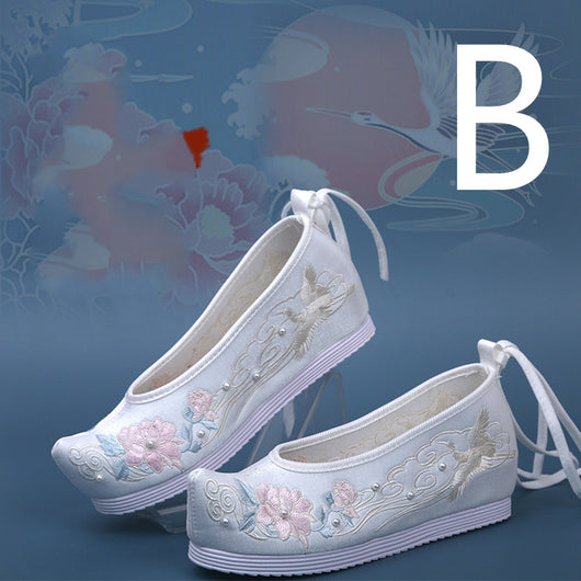 Zapatos Hanfu Bordados con Tacón Cuña y Adornos de Cuentas - Image 8