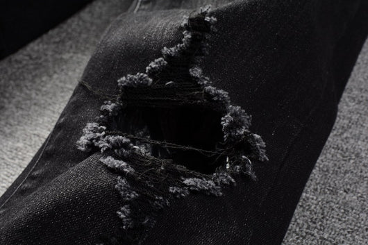 Jeans Negros para Hombre con Detalles en Color Deslumbrante - Image 17
