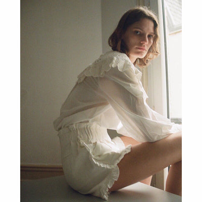 Camisa Blanca de Lino con Solapa Ancha y Bordado Retro de Loto Calado - Image 13