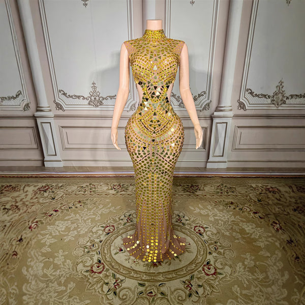 Vestido Halter de Lentejuelas Espejo con Cola Elegante