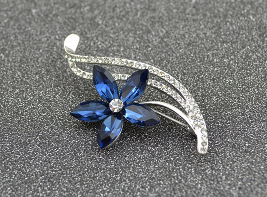 Broche de Cristal Flor de Cinco Pétalos - Image 2