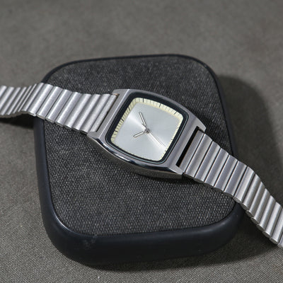 Reloj de Pulsera Minimalista Cuadrado sin Logo - Diseño Versátil - Image 20