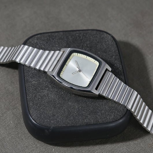 Reloj de Pulsera Minimalista Cuadrado sin Logo - Diseño Versátil - Image 20