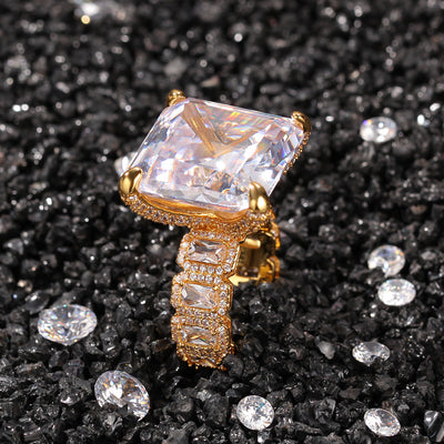 Anillo de Lujo Hip Hop Chapado en Oro con Zirconia Grande para Hombre - Image 5