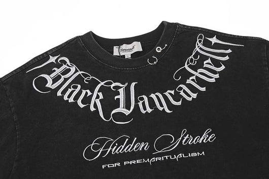 Playera Hombre Cuello Redondo Estilo Gótico Vintage con Letras Bordadas - Image 17