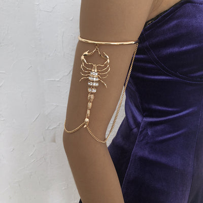 Brazalete Gótico Escorpión Retro con Mano Creativa