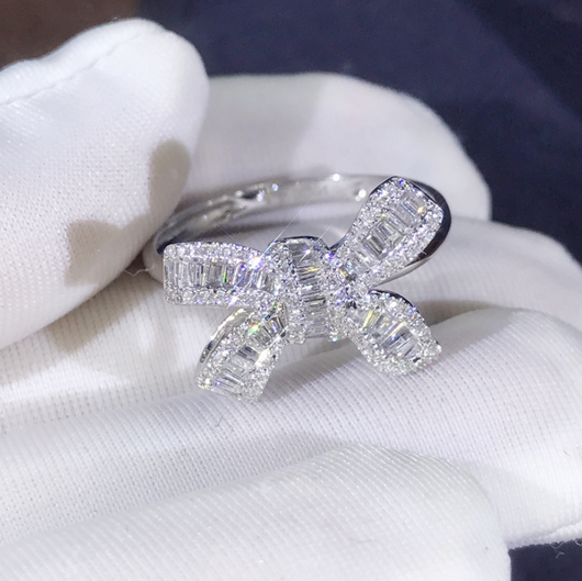 Anillo de Diamante Simulado con Moño - Joya de Lujo y Elegancia para Novia - Image 5