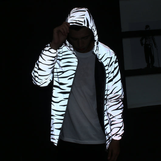 Gabardina Reflectante con Patrón Cebra - Image 3