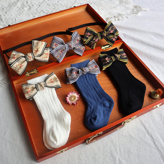 Conjunto de Accesorios para Bebé Recién Nacido - Diadema, Calcetines y Moño Decorativo - Image 9