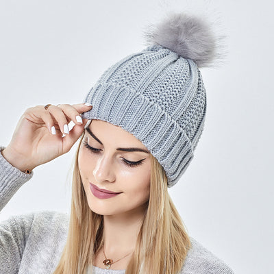Gorro Tejido de Invierno con Pompón de Pelaje Sintético para Mujer