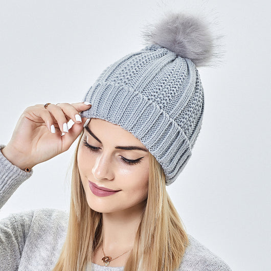 Gorro Tejido de Invierno con Pompón de Pelaje Sintético para Mujer