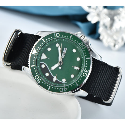 Reloj de Cuarzo para Hombre con Correa de Silicona y Calendario Doble - Image 24