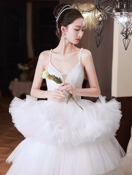Vestido de Novia Blanco con Tirantes y Falda Tipo Tutú - Elegancia Francesa - Image 2