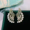 Aretes de Perla Elegantes con Zirconia y Diseño Ondulado