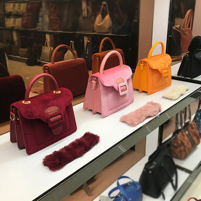 Bolso Navideño de Novia TWIGS Terciopelo y Pelaje Crossbody - Image 3
