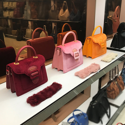 Bolso Navideño de Novia TWIGS Terciopelo y Pelaje Crossbody - Image 3