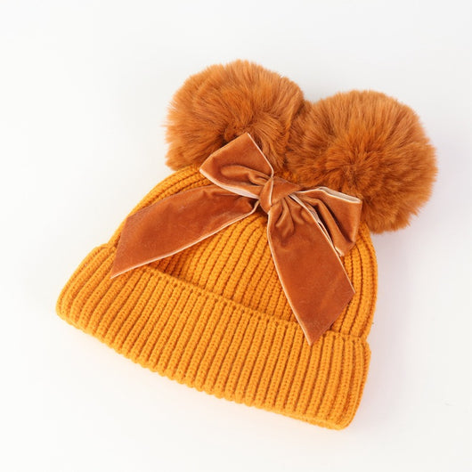 Gorro Tejido con Doble Pompón - Calidez y Estilo para el Invierno - Image 3
