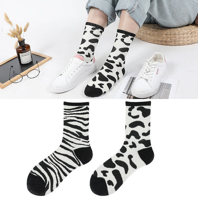 Calcetines Estampado Vaca Adorables para Mujer Negro y Blanco - Image 7