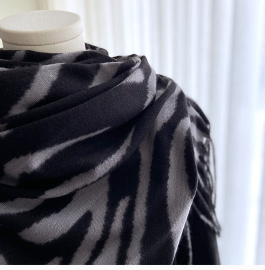Pashmina Estampada con Rayas y Borlas - Lujo y Calidez - Image 11