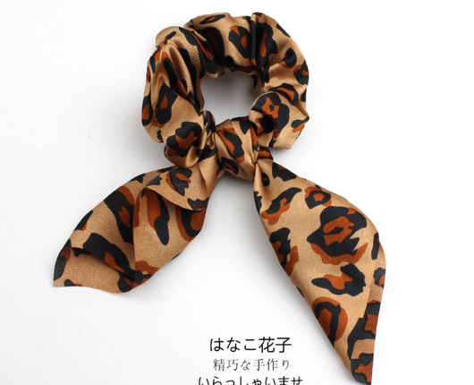 Pack 4 Scrunchies Elásticos con Diseño Leopardo, Floral y Pañuelo para Cabello - Image 5