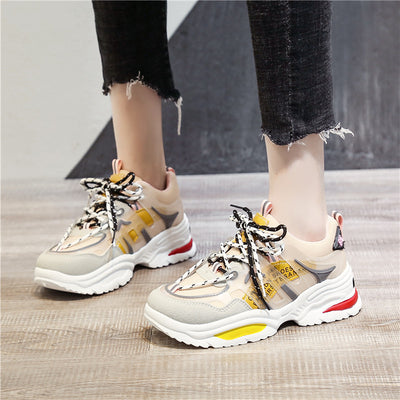 Zapatos Blancos Clásicos Estilo Papá - Image 3