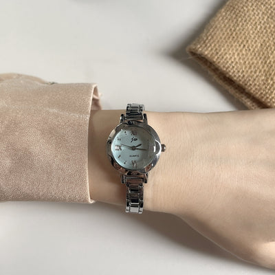Reloj de Lujo Ligero para Mujer con Estilo Francés Sofisticado - Image 5