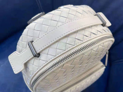 Mochila Tejida a Mano en Cuero de Oveja para Mujer - Image 16