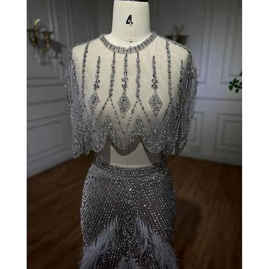 Vestido de Noche Elegante Slim Fit con Chal Pluma Plateado para Anfitriona - Image 12