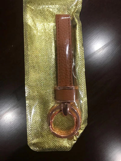 Colgante Metálico Antirrobo con Doble Hebilla Hecho a Mano - Image 10