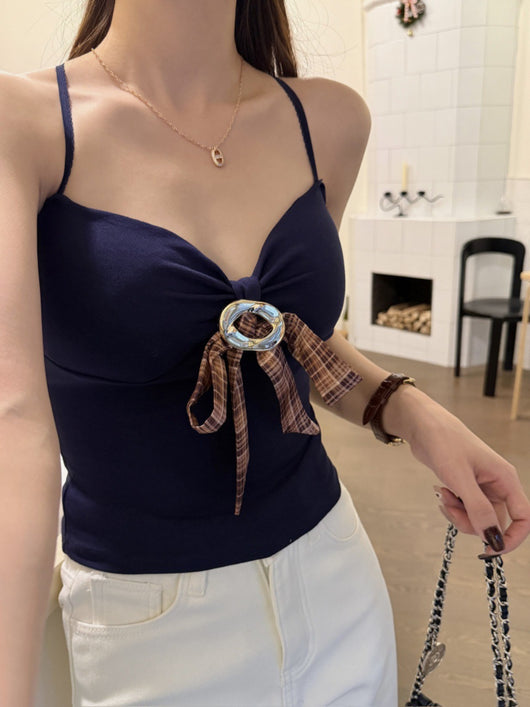 Camiseta Halter Ajustada con Lazo Decorativo para Mujer - Image 9