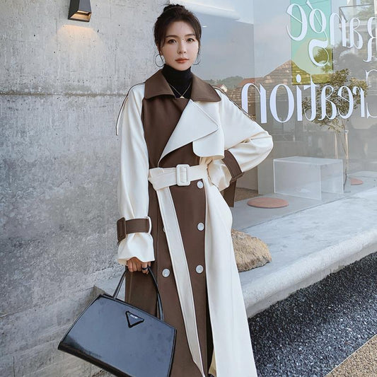 Cortavientos Elegante para Mujer con Solapa y Contraste de Costuras