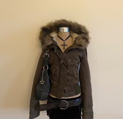 Chaqueta Corta para Mujer con Capucha Forrada en Pelaje - Image 4