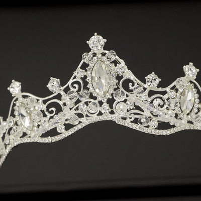 Diadema Nupcial Coreana Artesanal con Cuentas - Corona Nupcial - Image 5